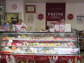 定番商品はイチゴのショートケーキです,モンブラン、シュークリームも売れ筋です,茨城県石岡市柿岡の不二家店内です。