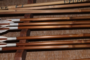 県内では小池さんと助川さんの二人だけという竹矢作りはそれぞれ義政と義行という名前で世に竹矢を出しています。
