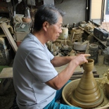 笠間焼伝統工芸士『山崎雅宏』陶芸家の作陶の様子です。