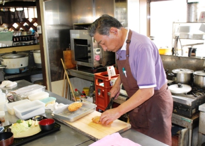 茨城県小美玉市の梅久の店主・庭野正男