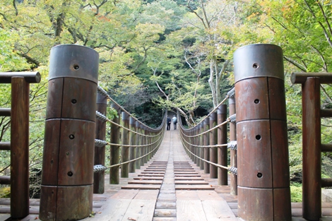 高萩市、花貫渓谷の汐見滝吊り橋からの眺めはすばらしいです。