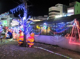 水戸駅北口駐輪場入り口のイルミネーションくまのプーさん