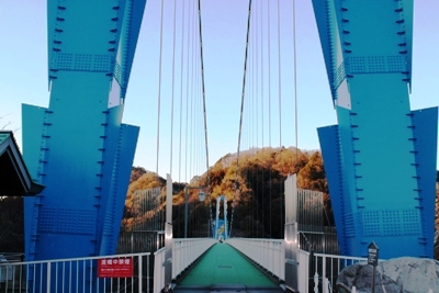 長さは本州一の歩行者専用の吊橋です