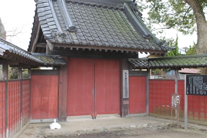 麻生藩家老屋敷記念館表門です。