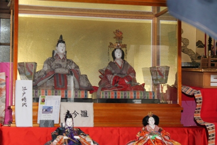 桜川市真壁高浜商店のひな人形も江戸時代に制作されました。