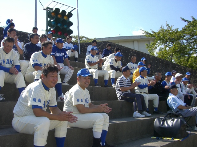 昼の交流会の様子（2010年度磐城高校野球部ＯＢ会イベント写真）