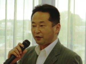 石岡市市会議員に立候補を検討している菅野哲正（かんののりまさ）のスピーチ写真